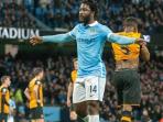penyerang-manchester-city-wilfried-bony-menendang_20151213_093310.jpg