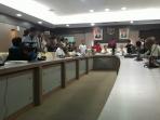 pertemuan-antara-wakil-massa-demo-tegal-binangun-dengan-pemerintah-provinsi-sumsel_20150518_123430.jpg