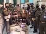 petugas-satpol-pp-menggerebek-sebuah1234.jpg