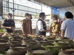 pj-bupati-muara-enim-nasrun-umar-sidak-gas-elpiji-3-kg.jpg