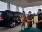 pj-sekda-ogan-ilir-muhsin-abdullah-menerima-penyerahan-mobil-toyota-land-cruiser.jpg