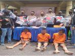 polisi-memaparkan-tiga-tersangka-pembunuh-pedagang-kambing-di-mapolres-ogan-ilir.jpg