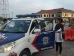 polisi-mempersilakan-ibu-hamil-9-bulan-123.jpg