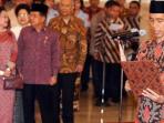 presiden-joko-widodo-didampingi-wakil-presiden-jusuf-kalla-dan-presiden-ke_20160727_091449.jpg