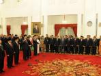 presiden-joko-widodo-jokowi-melantik-5-menteri-dan-sekretaris-kabinet-di-istana-negara-rabu_20150815_151751.jpg