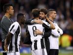 presiden-juventus-andrea-agnelli-memeluk-para-pemain_20170605_064125.jpg
