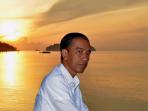 presiden-ri-joko-widodo-saat-menikmati-matahari-terbit-di-raja-ampat_20160101_175517.jpg
