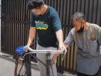 pria-ini-rela-kayuh-sepeda-dari-madura-demi-baim-wong-suami-paula-curigai-dan-seram-saat-lihat-ini.jpg