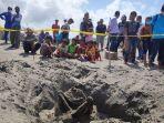 proses-evakuasi-temuan-kerangka-manusia-di-pantai-parangkusumo-selasa-2192021.jpg