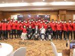 pssi-mochamad-iriawan-beserta-jajaran-sedang-berfoto-pelepasan-timnas-u-18-indonesia.jpg