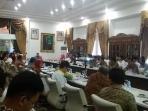 rapat-mediasi-penetapan-tapal-batas-palembang-banyuasin-di-griya-agung-jumat-852015_20150508_183534.jpg