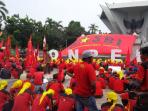 ratusan-anggota-kasbi-mengadakan-aksi-demo-memperingati-hari-buruh_20160501_151633.jpg