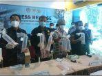 rilis-penyelundupan-benih-lobster-seharga-rp-34-miliar-yang-berhasil-digagalkan-jumat-1862021.jpg