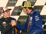 rossi-bersalaman-dengan-marquez_20151111_143919.jpg