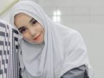 salmafina-sunan-jilbab-putih_20171231_210218.jpg