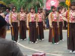 satu-regu-putri-saat-melapor-ke-dewan-juri-sebelum-mengikuti-lomba-teknik-baris-berbaris_20170212_112656.jpg