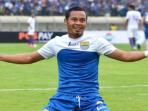 selebrasi-atep-rizal-usai-mencetak-gol.jpg
