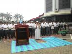 sholat-istisqa-di-halaman-kantor-pln_20151027_130225.jpg