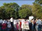 siswa-sman-3-lahat-senin-1672018-saat-demo-meminta-kepala-sekolah-mundur_20180716_100622.jpg