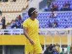 stopper-andalan-sriwijaya-fc-erwin-gutawa-dalam-pertandingan-ujicoba.jpg