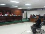 suasana-sidang-sengketa-pilkada-palembang-dengan-tersangka-romi-herton.jpg
