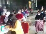 suasana-vaksinasi-massal-covid-19-di-rsmh-jumat-272021.jpg