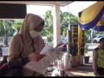 tangis-ibu-muda-di-stasiun-ka-kertapati-jumat-752021.jpg