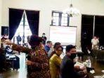 tangkapan-layar-tri-rismaharini-marah-marah-saat-kunjungan-ke-goronralo.jpg