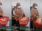tangkapan-layar-video-pengutil-gunakan-hijab-syari-keluarkan-ratusan-coklat-batangan.jpg