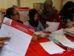 teman-ahok-mensortir-formulir_20160628_103809.jpg