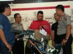 tersangka-jambret-okta-feriyansyah-yang-telah-melakukan-aksi_20160329_173315.jpg