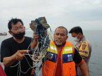 tim-basarnas-menemukan-puing-pesawat-sriwijaya-air-sj-182.jpg