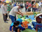 tim-gabungan-gelar-razia-masker-di-pasar-sukaraja-oku-timur.jpg