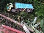 truk-jatuh-dari-jembatan.jpg