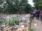tumpukkan-sampah-yang-menumpuk-di-lahan-persawahan-milik-warga-di-desa-rantau_20180603_192106.jpg