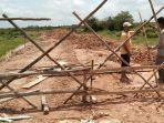 vendor-melakukan-pemortalan-dan-menghentikan-aktivitas-pengerjaan-proyek-stadion-mini-muratara.jpg