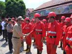 wabup-oki-menyalami-anggota-tim-patroli-terpadu-pencegahan-kebakaran-hutan_20160315_162600.jpg