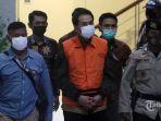 wakil-ketua-dpr-ri-azis-syamsuddin-mengenakan-rompi-tahanan.jpg