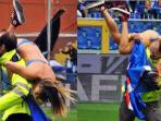 wanita-berbikini-sampdoria-vs-napoli-2014.jpg