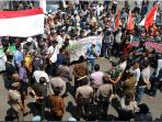 warga-batumarata-oku-tolak-tambang-batubara_20180913_155301.jpg