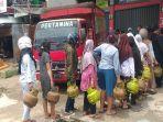 warga-kota-pagaralam-sedang-antre-gas-elpiji-3-kg.jpg