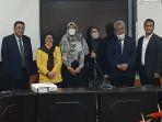 yesi-novaria-kunang-resmi-bergelar-doktor.jpg