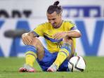 zlatan-ibrahimovic-golnya-di-pengujung-laga-tak-banyak-membantu-swedia_20150910_084141.jpg