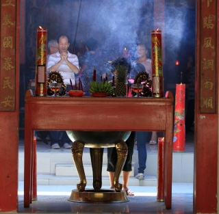 Foto Sembahyang Tahun Baru Imlek - PERAYAAN_IMLEK1.jpg