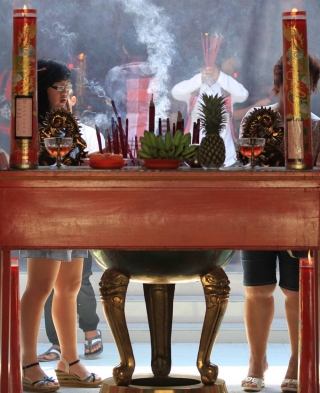 Foto Sembahyang Tahun Baru Imlek - PERAYAAN_IMLEK2pg.jpg