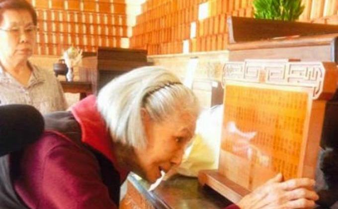 77 Tahun Menunggu, Wanita Ini Bertemu Suaminya dalam Plakat Prajurit Gugur - 77-love-2.jpg