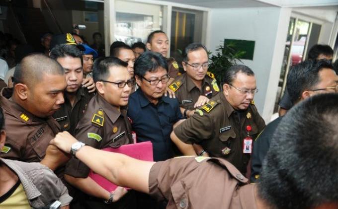 Foto Penahanan Eddy Yusuf dan Yulius Nawawi - PENAHANAN_EDDY_YUSUF_DAN_YULIUS_NAWAWI.jpg