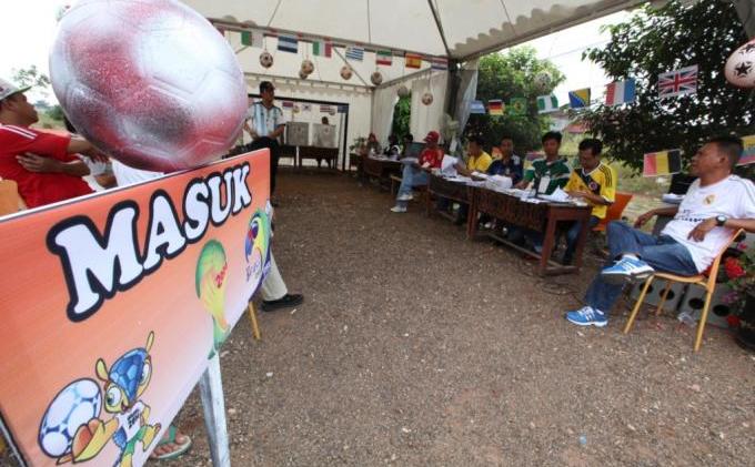 Foto : TPS Unik Konsep Piala Dunia - 20140409_TPS_UNIK_DI_PALEMBANG_BERTO_TS_5.jpg