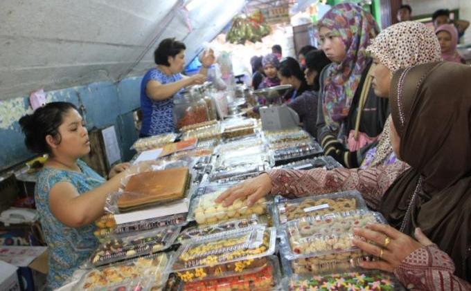 Foto : Penjual Kue Kering di Pasar Cinde - IMG_20140722_130623.jpg