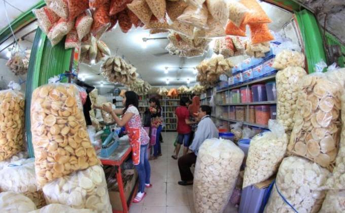 Foto : Penjual Kue Kering di Pasar Cinde - IMG_20140722_130759.jpg